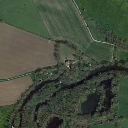 Le Moulin Des Valignards - D'hotes Ebreuil